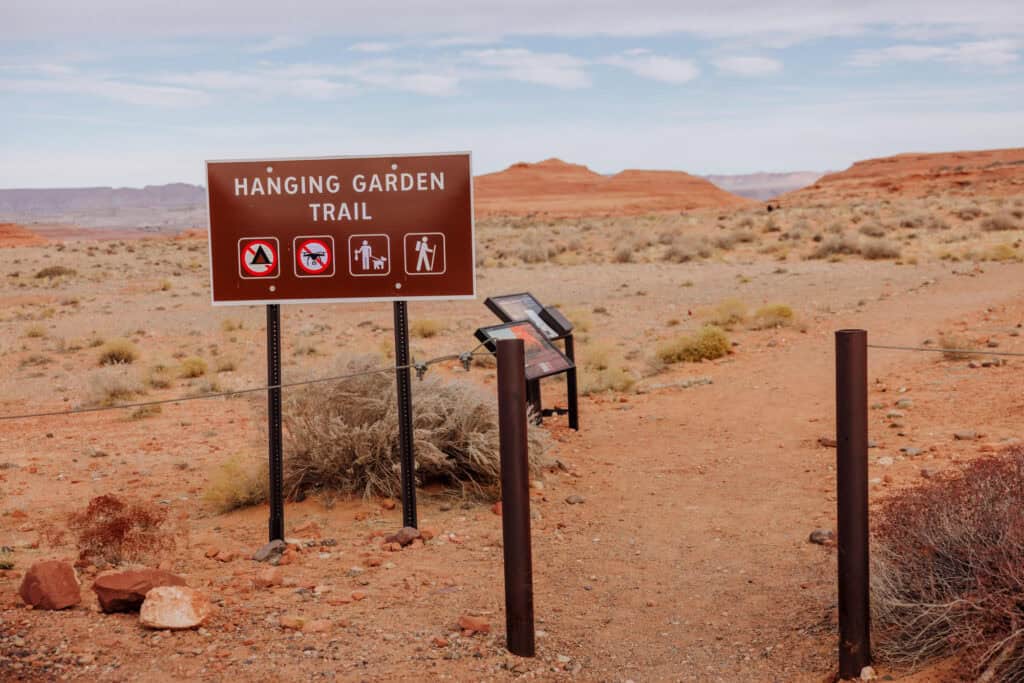 Hanging Gardens Trailhead in Page, Arizona