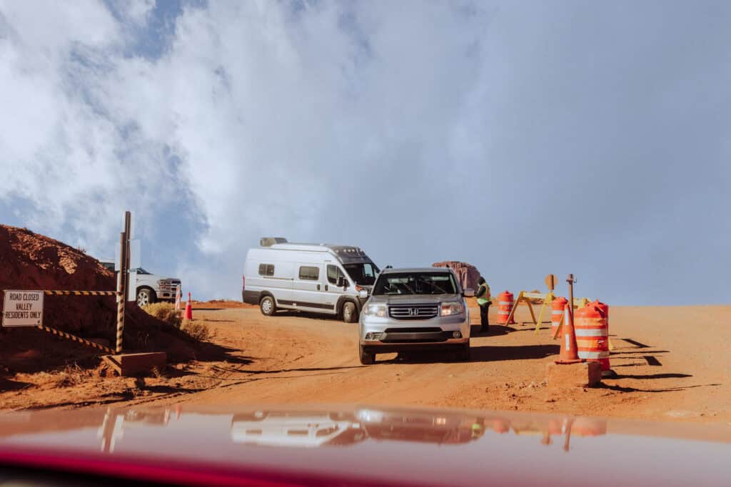 Cars lined up at the entrance to Monument Valley