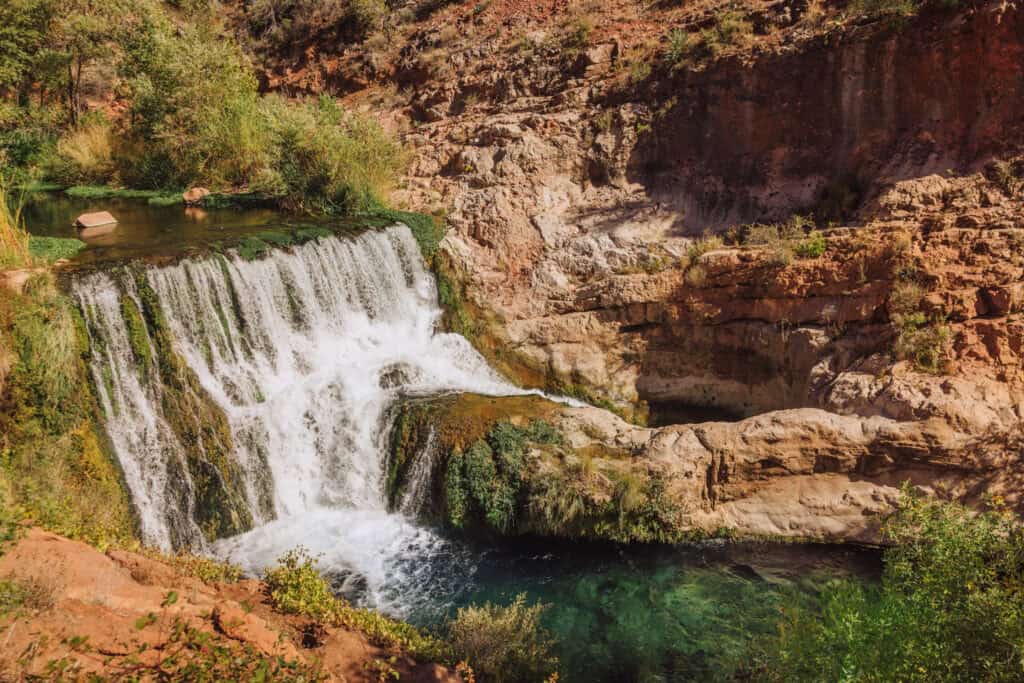 The waterfall along Fossil Creek you'll find on the Bob Bear Trail