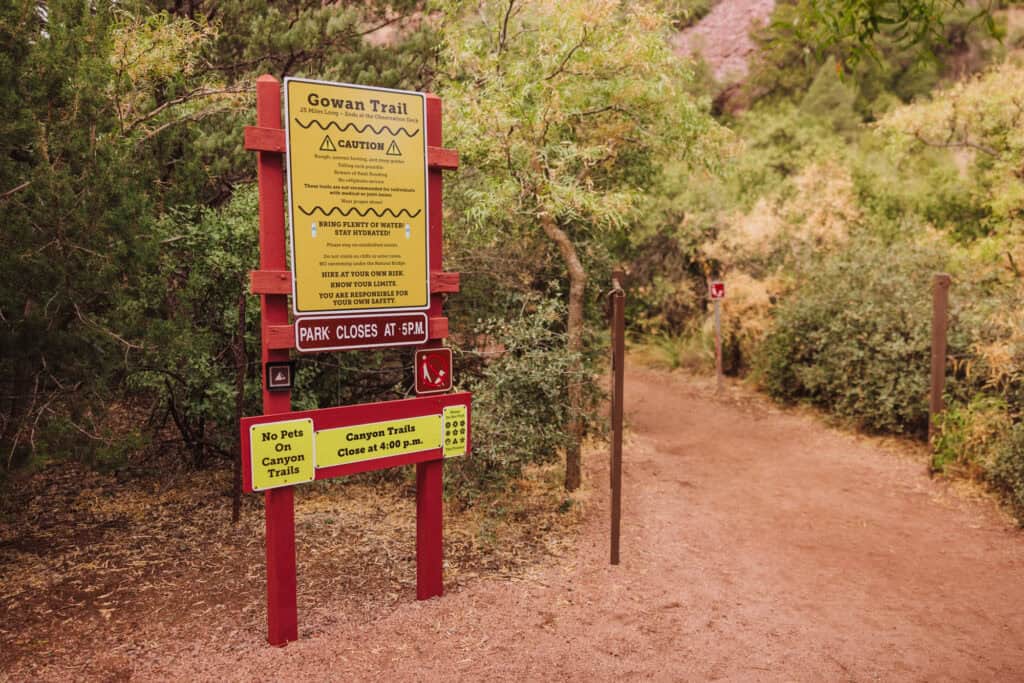 The trailhead of the Gowan Trail, which leads you under Tonto Natural Bridge