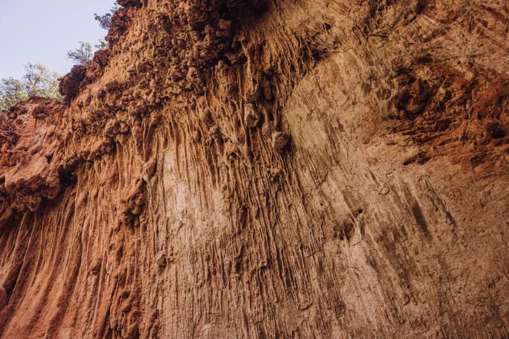 The travertine walls of Tonto Natural Bridge