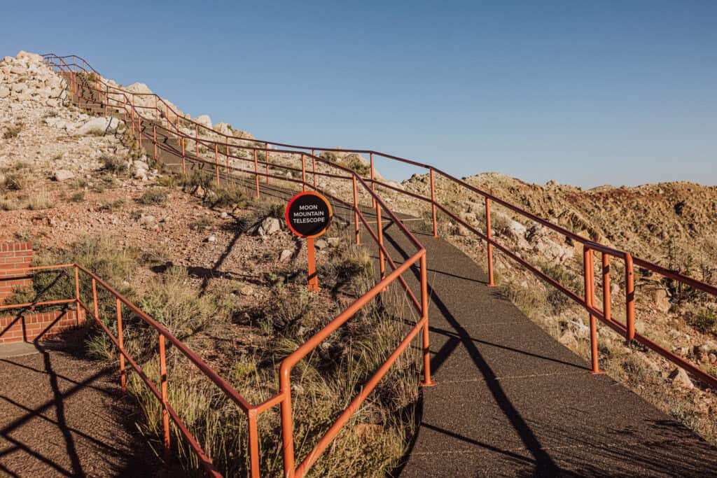 The trail along the rim of the crater