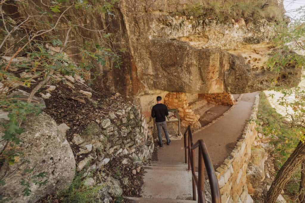 The hiking trail at Walnut Canyon